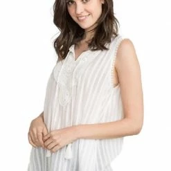 Apparel Yarn Crochet Trim Blouse By IVETH